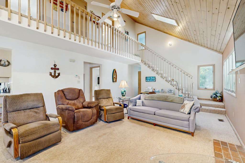Rogers Haven spacious house washer & dryer deck patio balcony & grill
