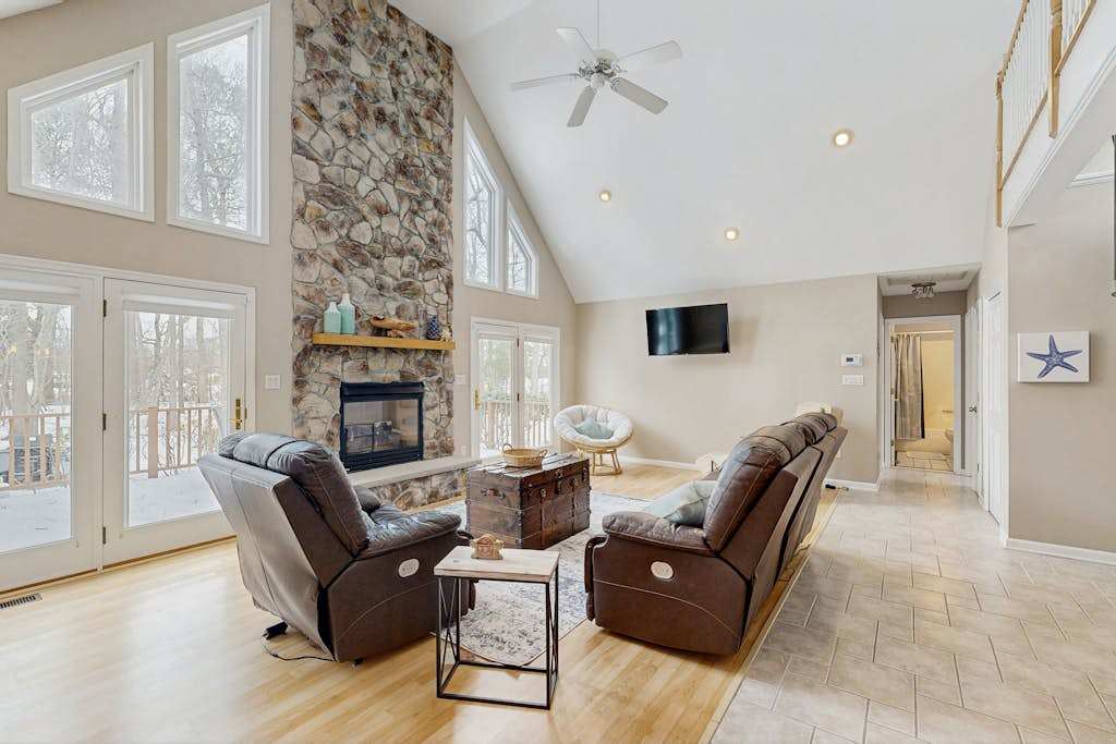 Salt Pond home with access to community pool tennis court & gym