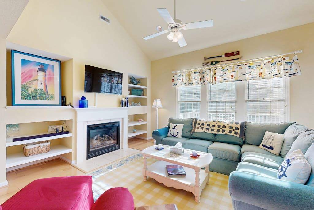 Bear Trap Dunes condo with pools hot tub WiFi fitness center golf on site