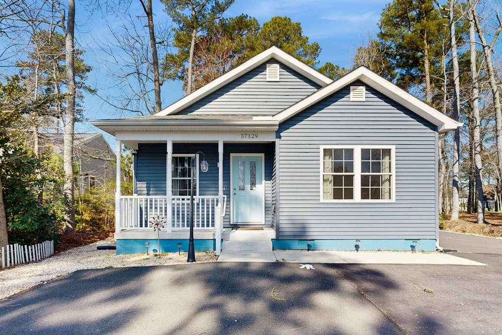 Town of Ocean View house with patio outside shower close to restaurants