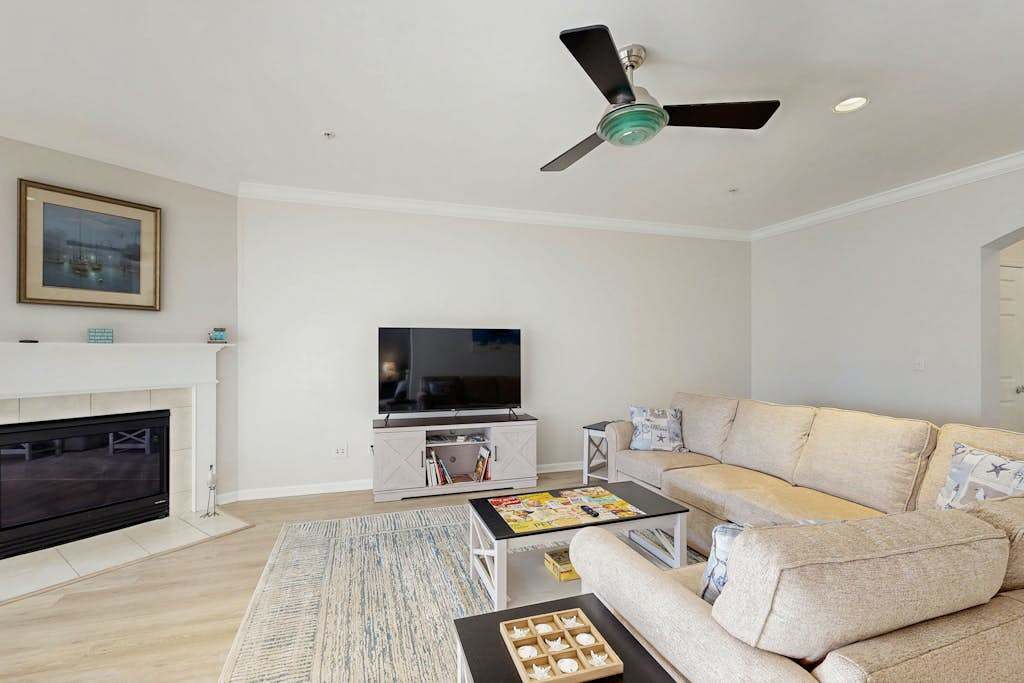 Bayside Resort condo with pools athletic courts on site golf & shuttle access