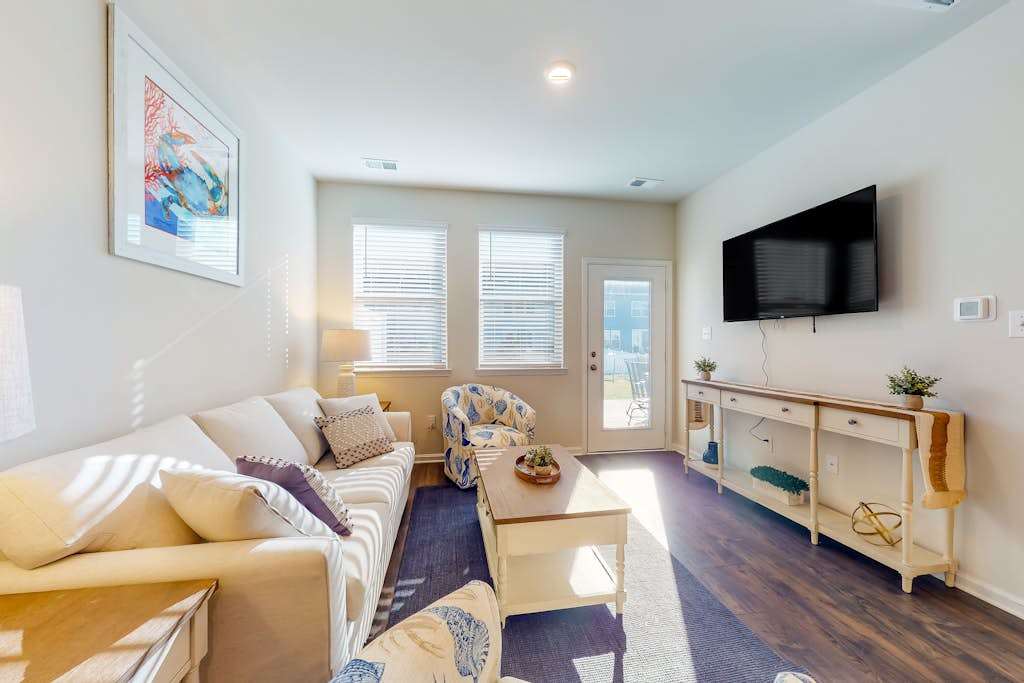Ocean View Beach Club townhome with WiFi private patio shared pool & sauna