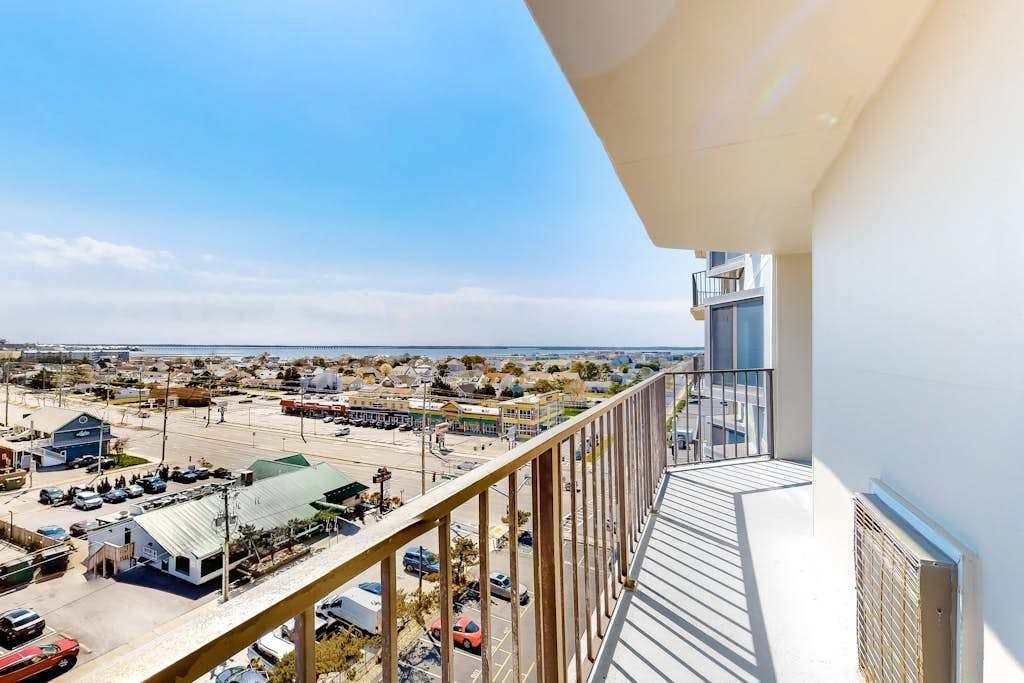 Beautiful newly updated water-view condo with pool, sundeck, & gym