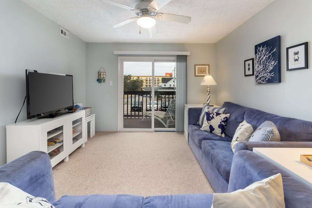 Sea Lover's Dream Home Steps From Ocean & Bay with Free WiFi, Central AC, washer & dryer