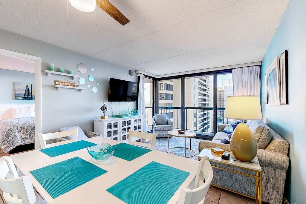Colorful, ocean-view condo with scenic balcony, 3 pools, washer & dryer & AC