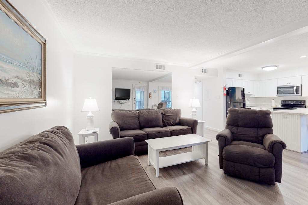 1st-Floor End Condo with Free WiFi, Screened Porch, Central AC, Shared Outdoor Pool