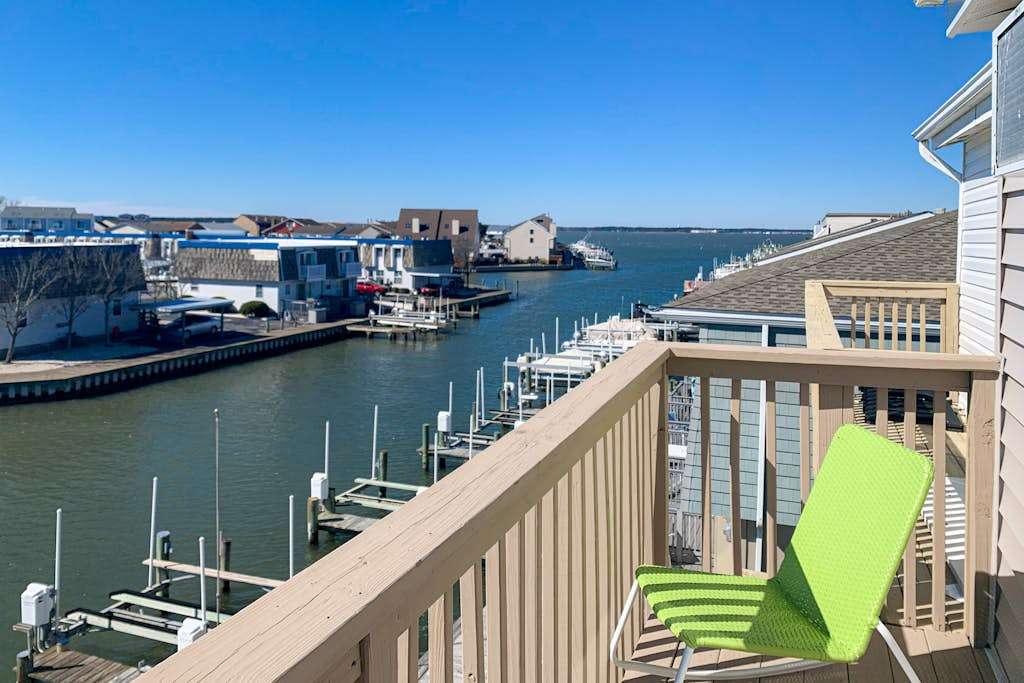 Stunning Bayfront Mallard Landing with High-Speed WiFi, Walk to the Beach & More