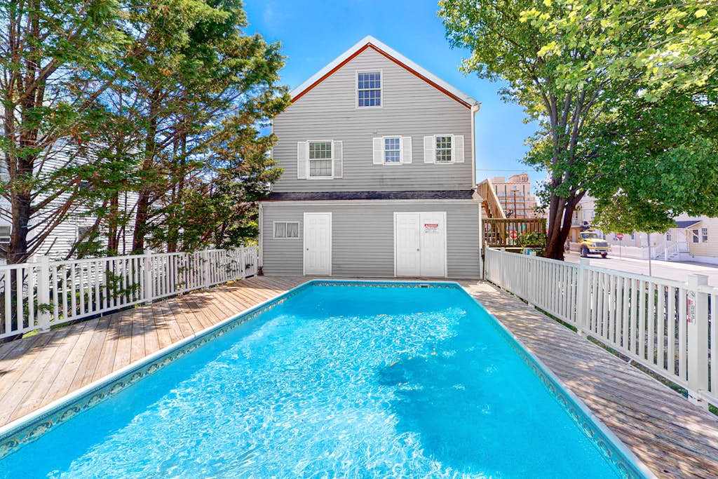 Charming main house & detached carriage house near the ocean with private pool, washer & dryer & central AC