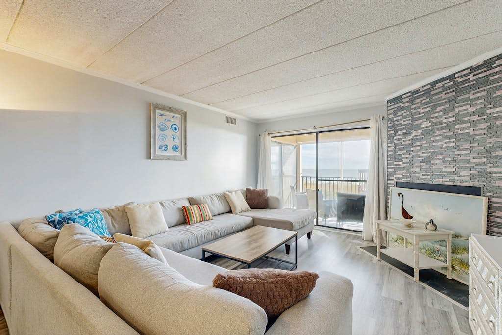 Oceanfront Amber Waves Condo with Shared Outdoor Pool, AC, WiFi, washer & dryer, Ocean View