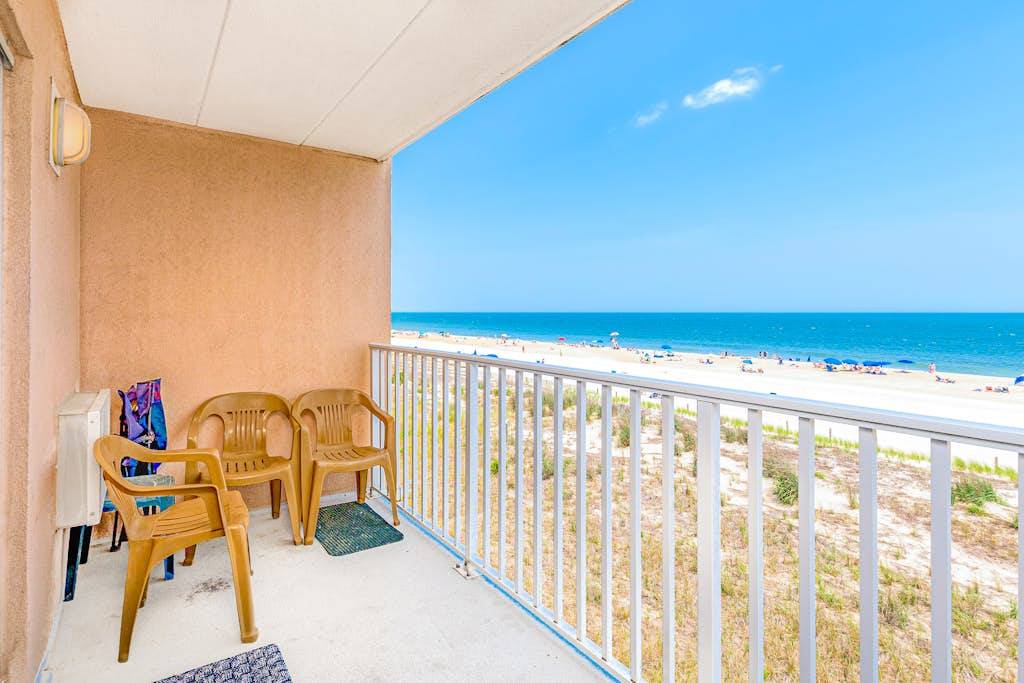 Oceanfront Condo with Ocean View, Private washer & dryer, Free WiFi, and Partial AC