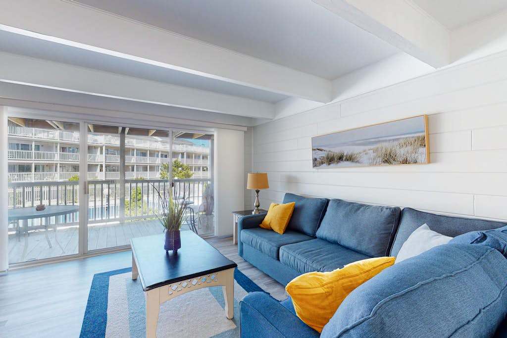 Beachwalk Townhouse with AC, Free WiFi, Private washer & dryer, Shared Pool - Near the Ocean