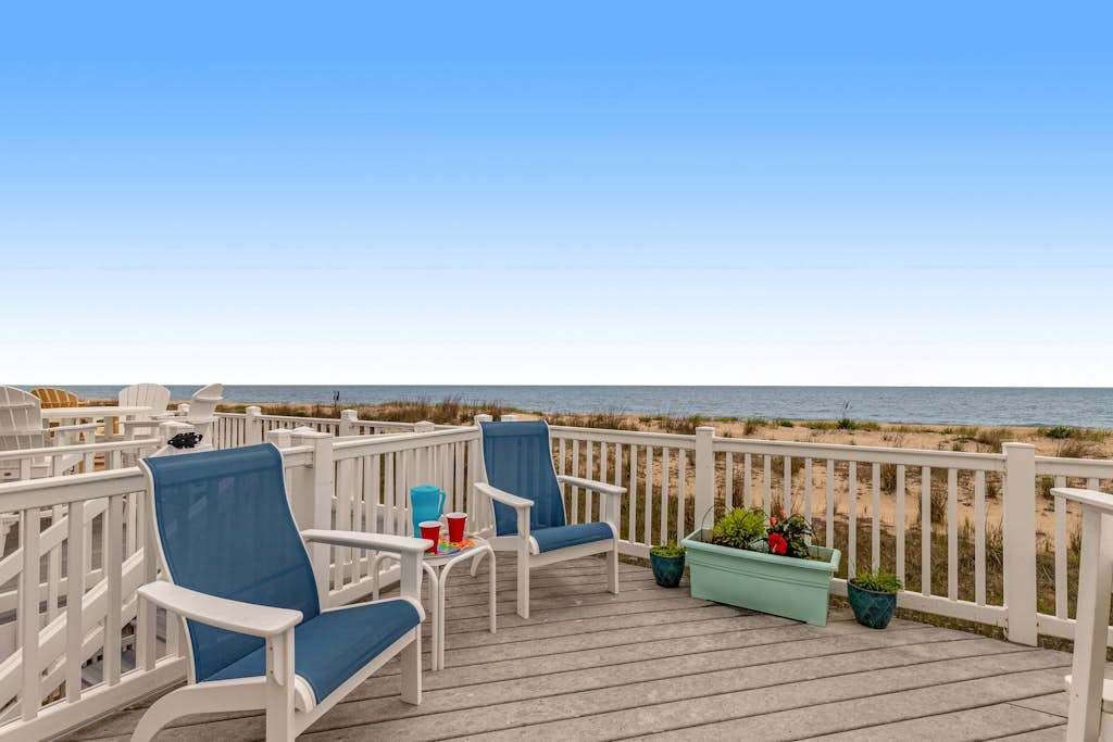 Oceanfront townhouse with washer & dryer & ocean views