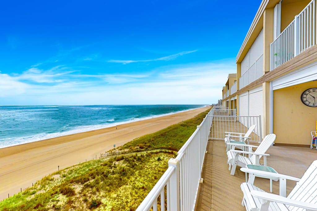 Oceanfront Calypso Condo with WiFi, Ocean View Balcony, washer & dryer & Shared Pool