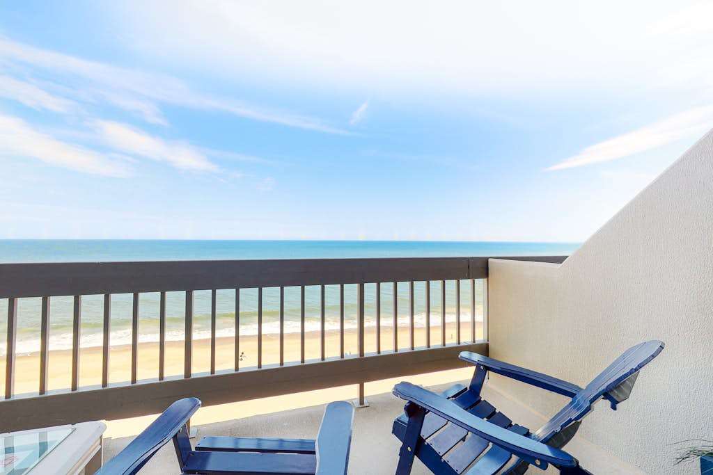 Oceanfront Century I Condo with Ocean View, WiFi, washer & dryer, AC, Shared Pool
