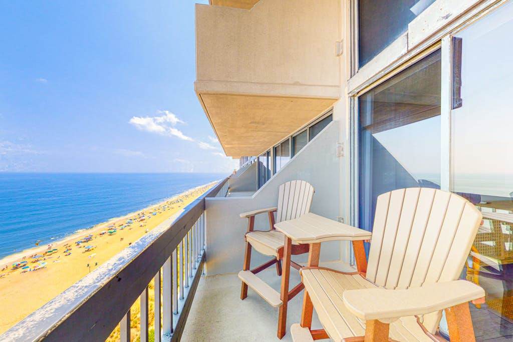 Oceanfront Century I Condo with Ocean & Bay Views, washer & dryer, AC, WiFi, Shared Pool & Gym