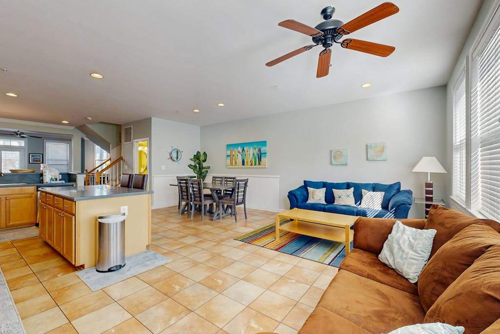 Spacious Townhome with Bay Views & WiFi - Walk to Resort Pools & Beaches