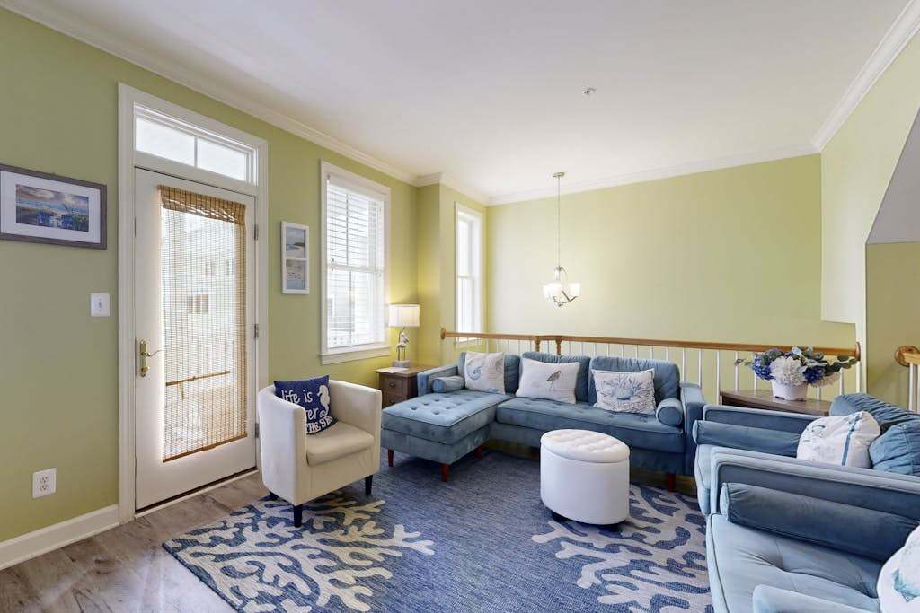 Sunset Island townhome with 3 balconies, AC, WiFi, & pools - walk to beach