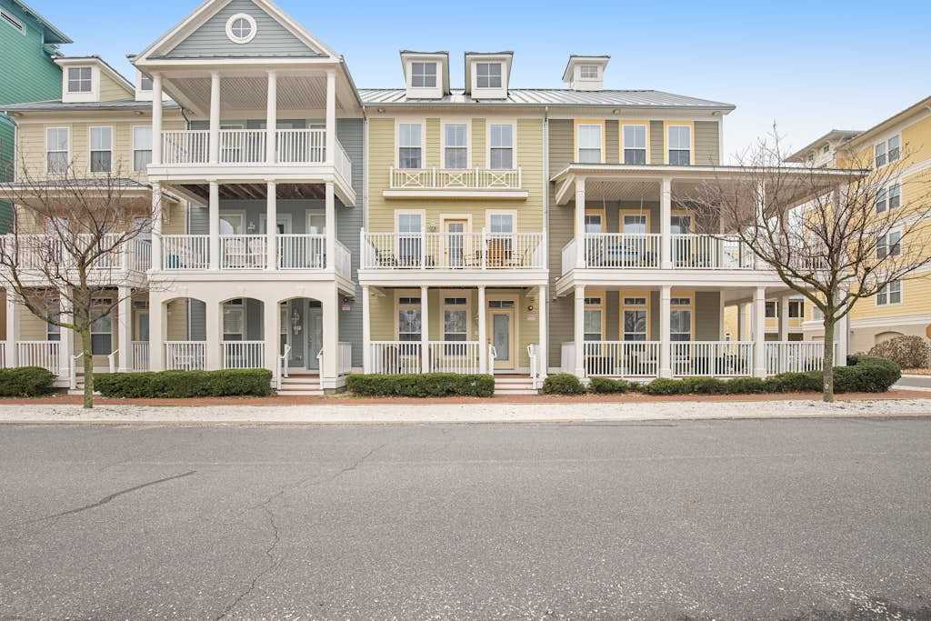 Sunset Island Townhouse with AC, washer & dryer, WiFi, Shared Pools