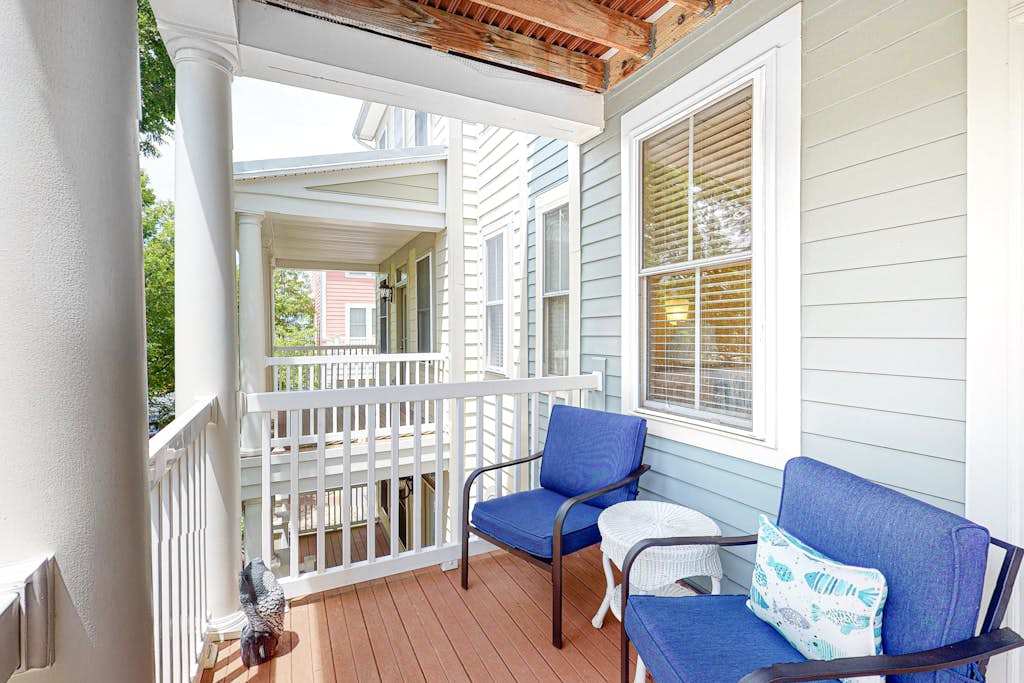 Sunset Island Townhouse with Private washer & dryer, WiFi, Shared Pool, AC - Relax and Unwind