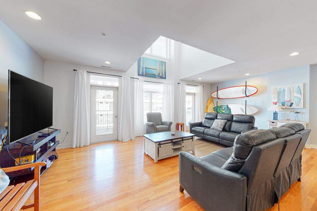 Stunning Condo Steps From Beach with Private washer & dryer, Free WiFi, & Central AC