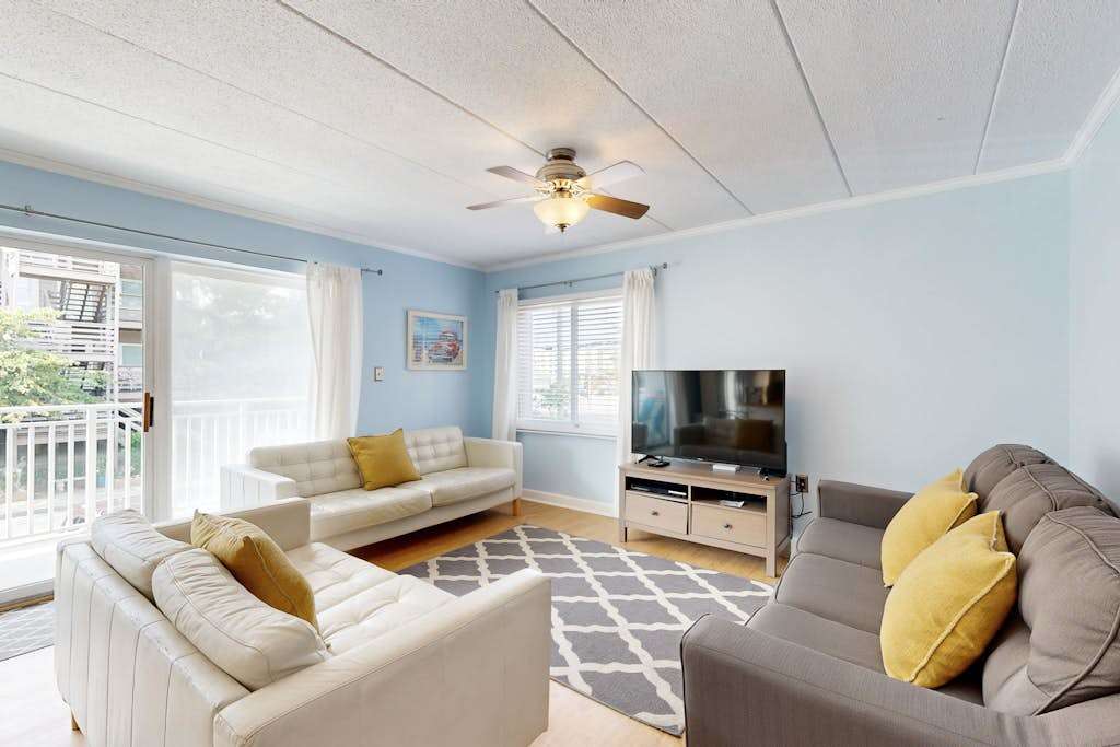 Completely remodeled condo with private balcony - 100 yards to beach