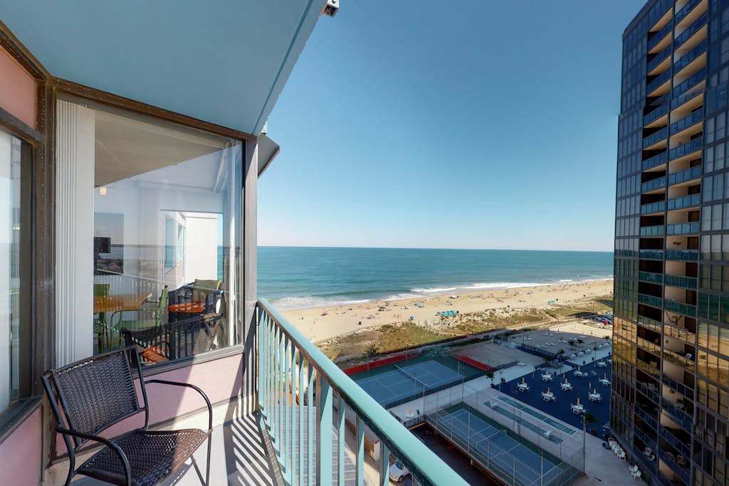 Upscale ocean view condo with pool access & balcony - walk to beach, restaurants