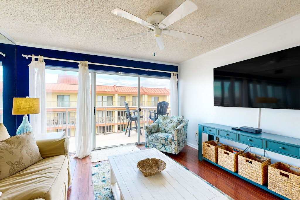 Top-floor, corner condo steps to beach with balcony & ocean views