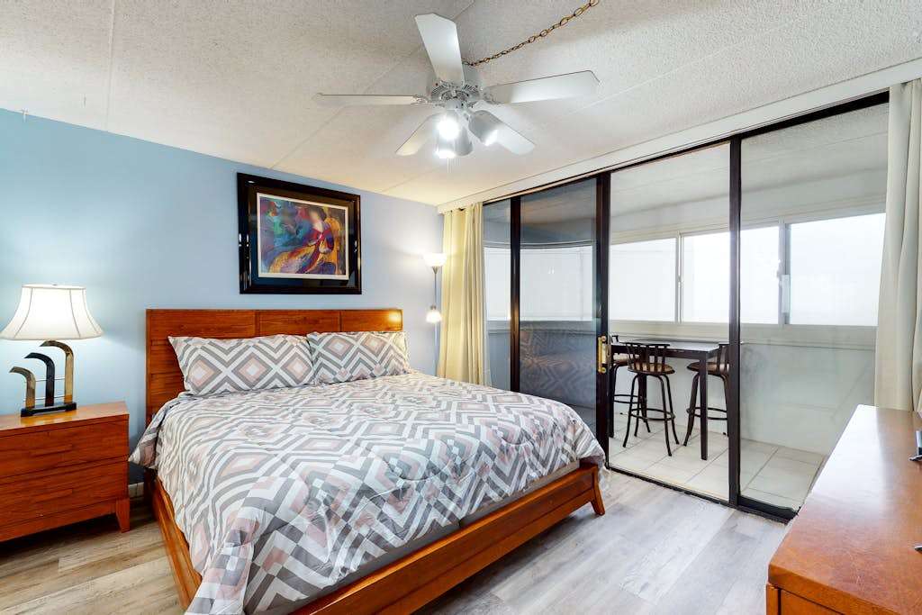 Well-Appointed Vacation Getaway in Oceanfront Complex with Shared Pool, Free WiFi