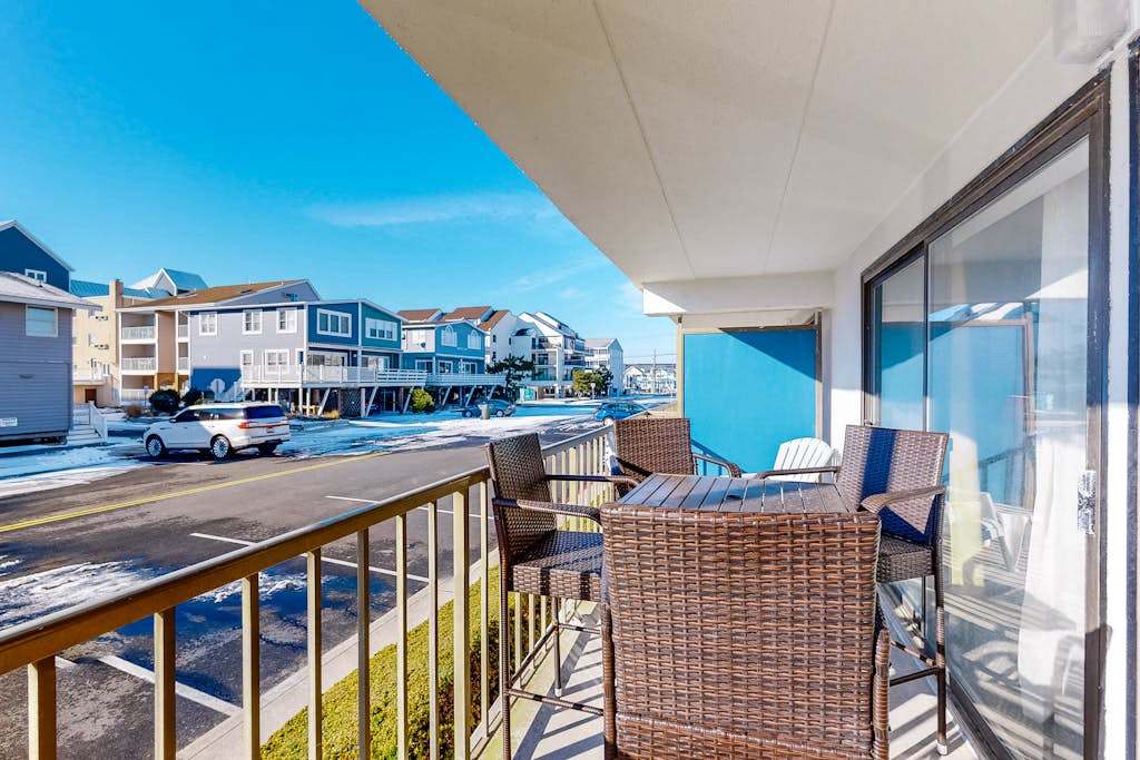 Convenient Condo with Side Ocean Views, Balcony, Shared Pool, AC, Free WiFi