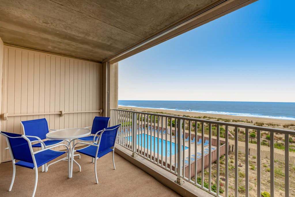 Roomy and Comfortable Oceanfront Condo with Shared Pool, Balcony, Elevator