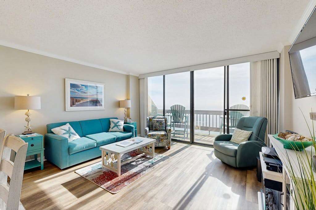 Lovely Condo in Beachfront Building with Shared Pool, Free WiFi, Central AC