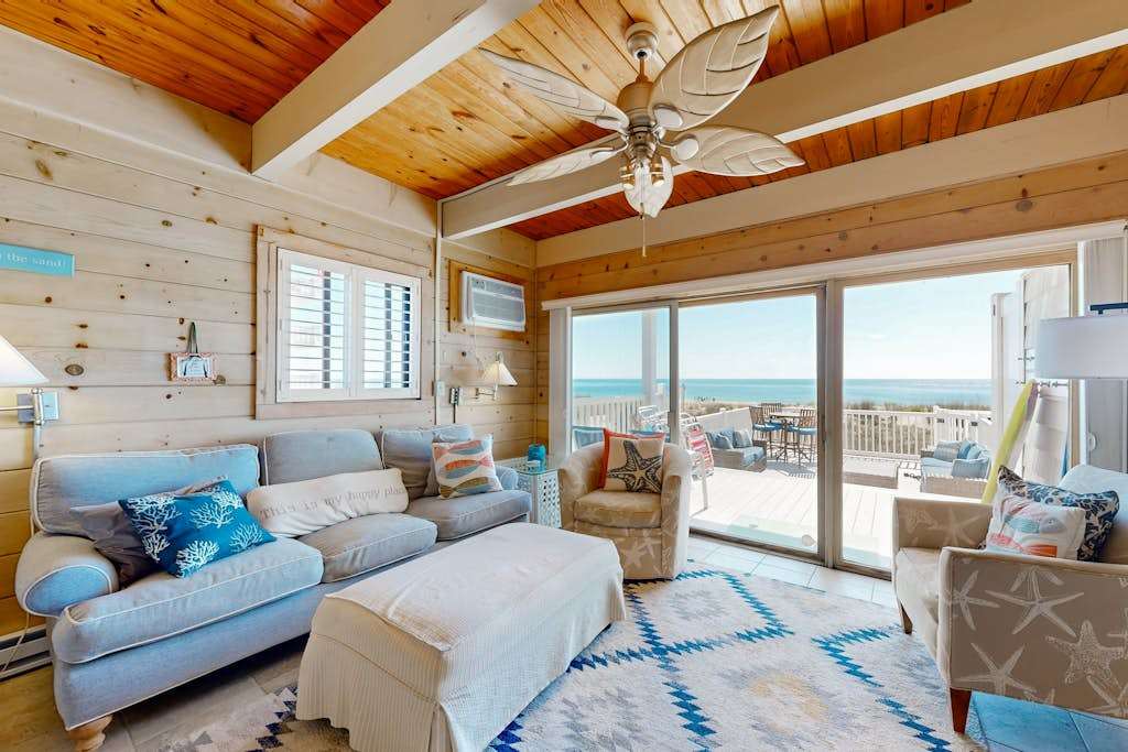 Spacious Beachfront Townhouse washer & dryereck, Views, Free WiFi, washer & dryer, & More