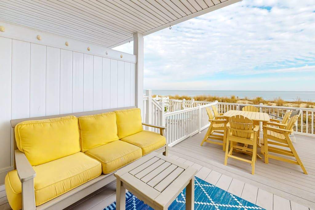 Beachfront Family-Friendly Townhouse washer & dryereck, Free WiFi, Partial AC, Water Views
