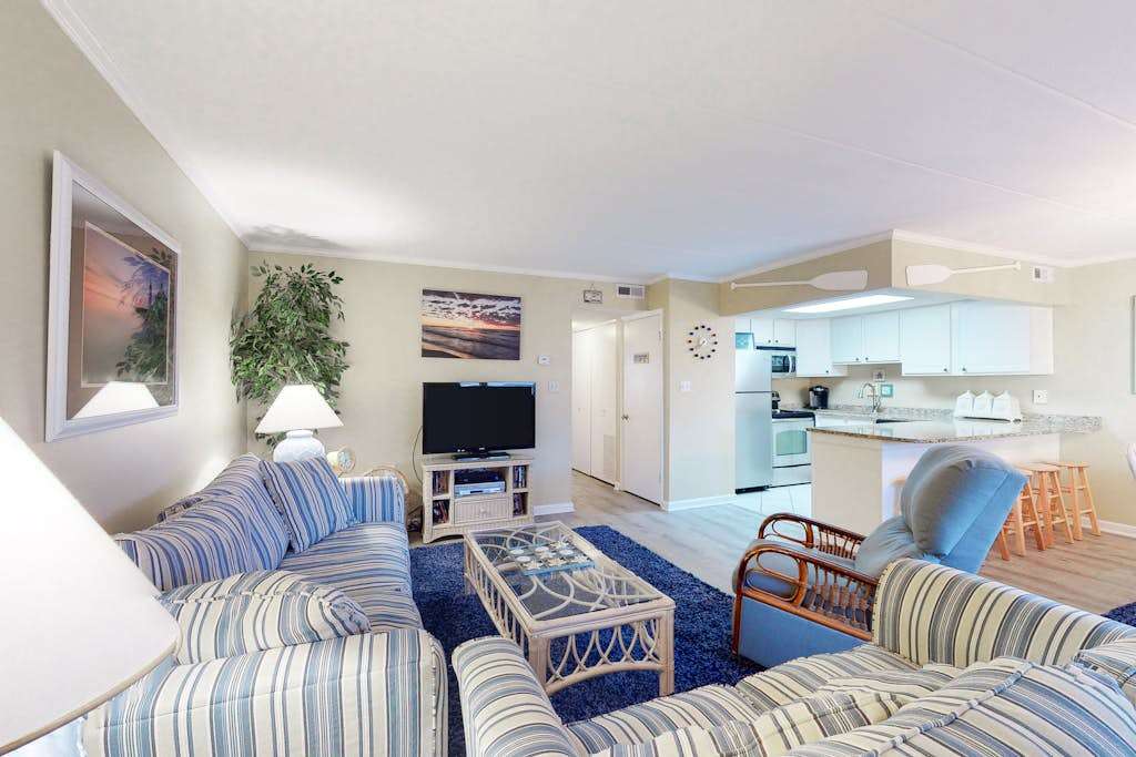 Fantastic Oceanfront Home with Private Balcony, Free WiFi, Central AC, washer & dryer