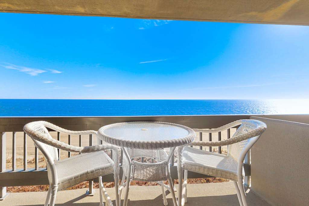 Condo in Wonderful Oceanfront Location with Shared Pool, Free WiFi, Central AC