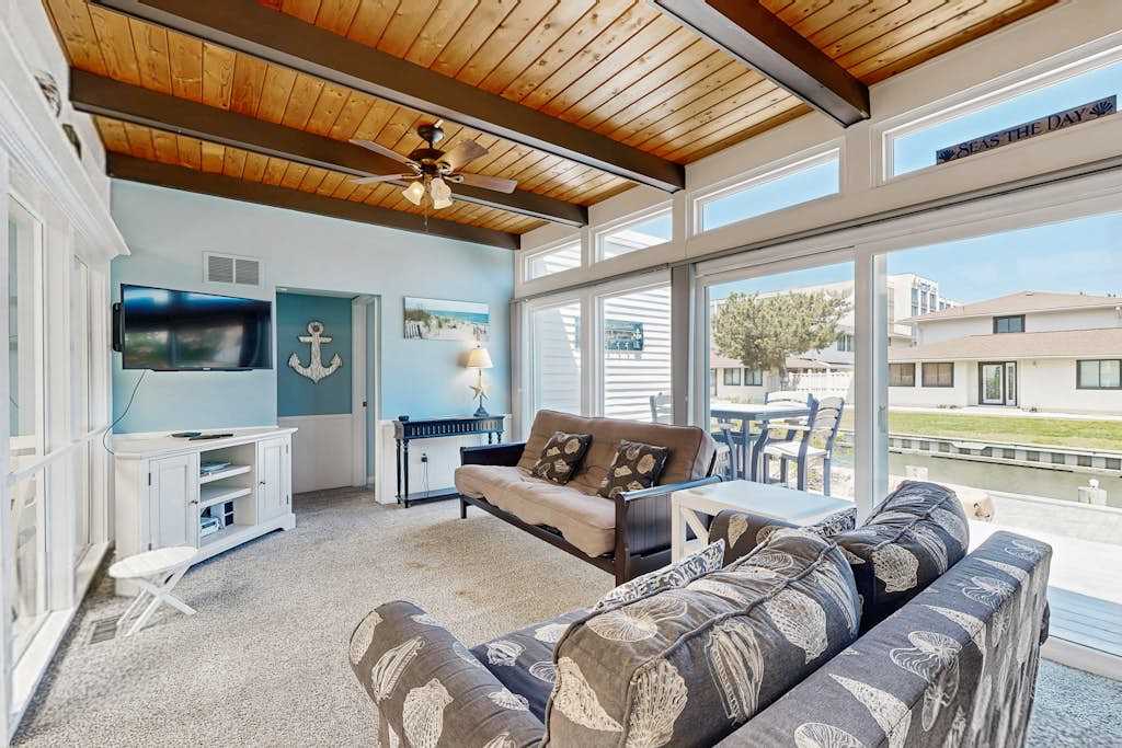 Canal-Front Home washer & dryereck, washer & dryer, Free WiFi, Outdoor Dining Area, & More