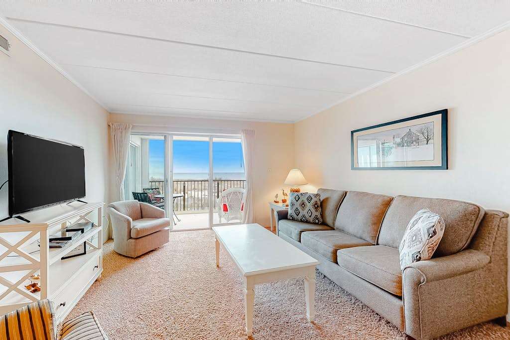 Vacation Retreat in Oceanfront Complex with Free WiFi, Central AC, washer & dryer