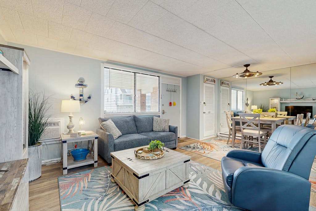 Spacious Condo with Private Patio, washer & dryer, Free WiFi, Partial AC, & More