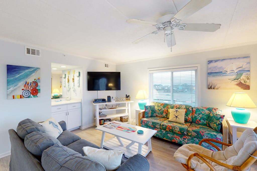 Family-Friendly Condo with Private Balcony, washer & dryer, Cable, and Central AC