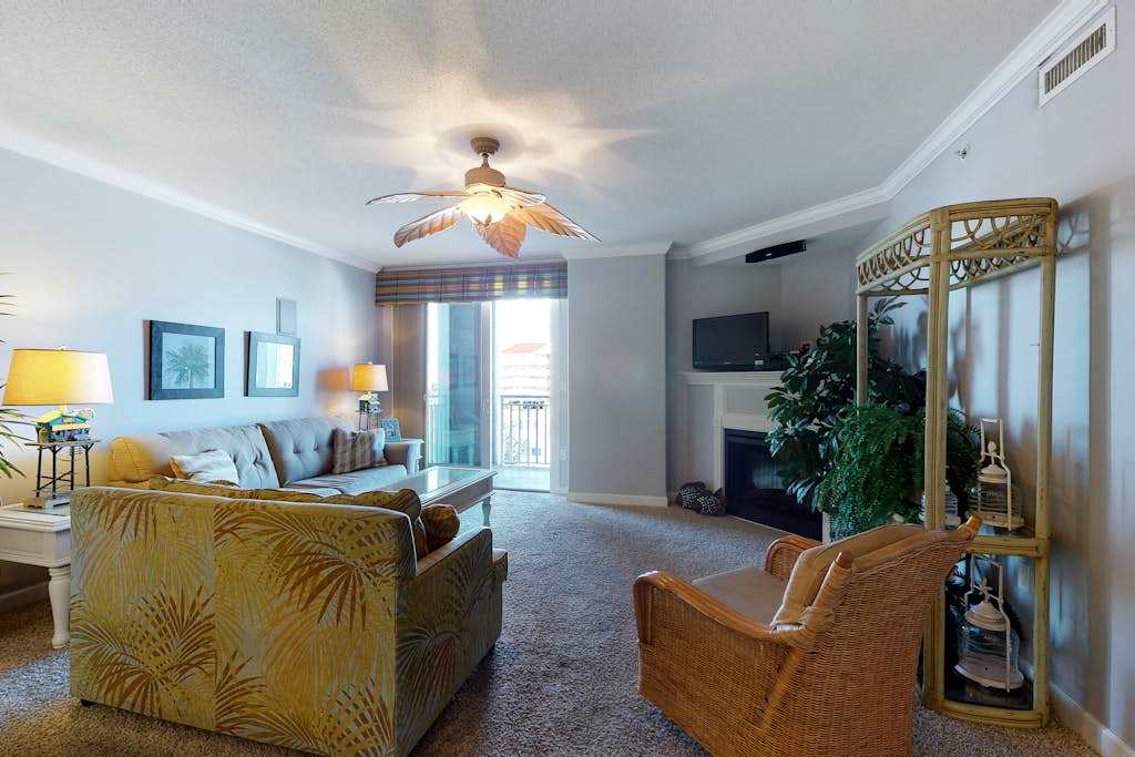 Lovely Home with Marina & Bay Views From Balcony, Private washer & dryer, Free WiFi