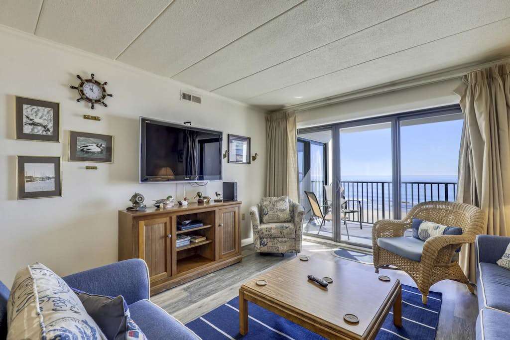 Attractive Suite in Oceanfront Complex with Free WiFi, Private washer & dryer, & AC