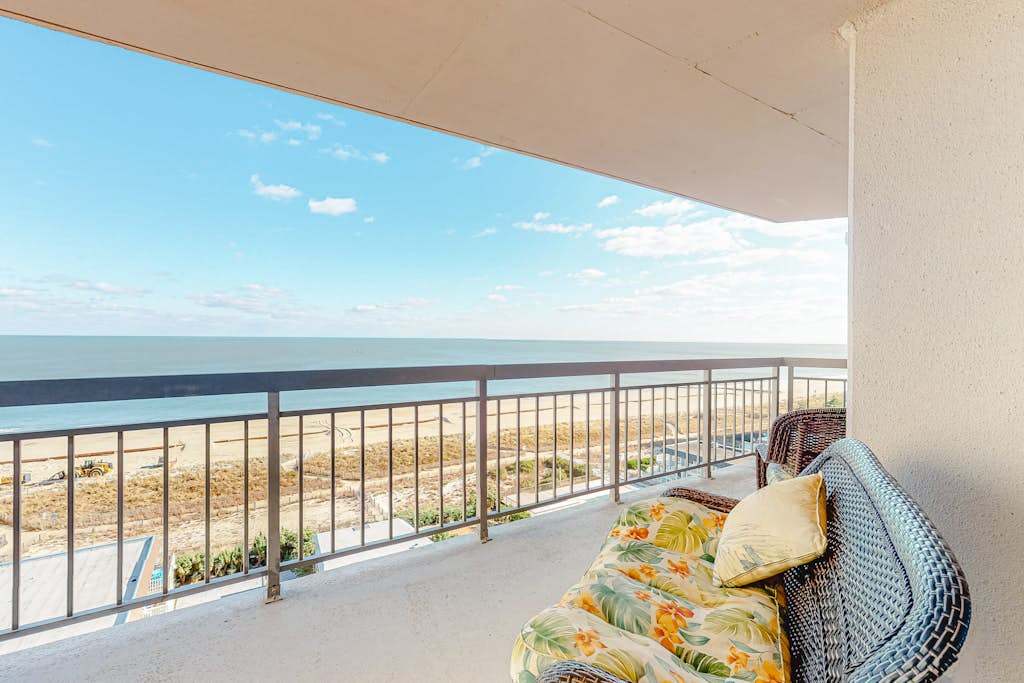 Oceanfront Corner Condo with Ocean & Bay Views, Balconies & Shared Pool & Tennis