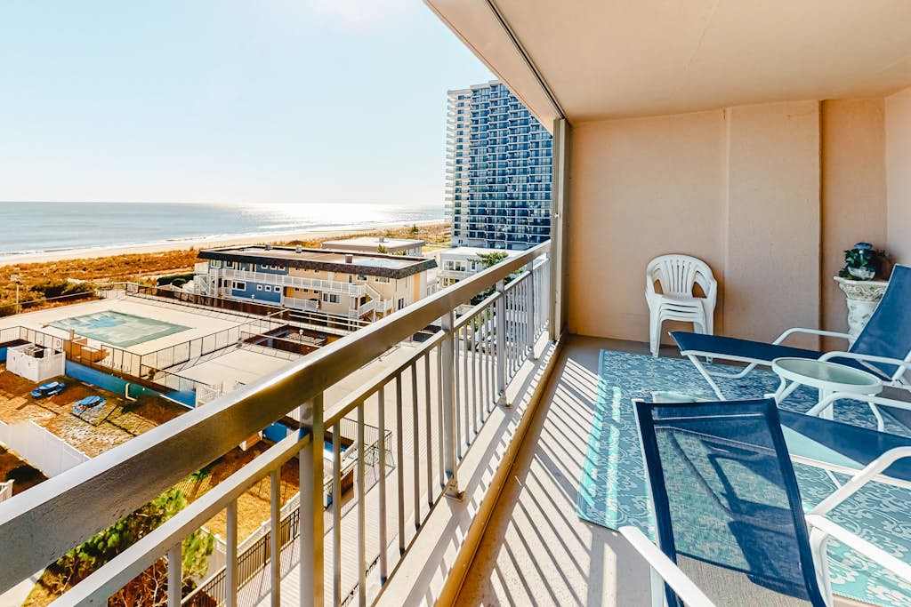 Oceanfront Condo with Great Balcony, AC, WiFi & Shared Pool - Steps to Beach