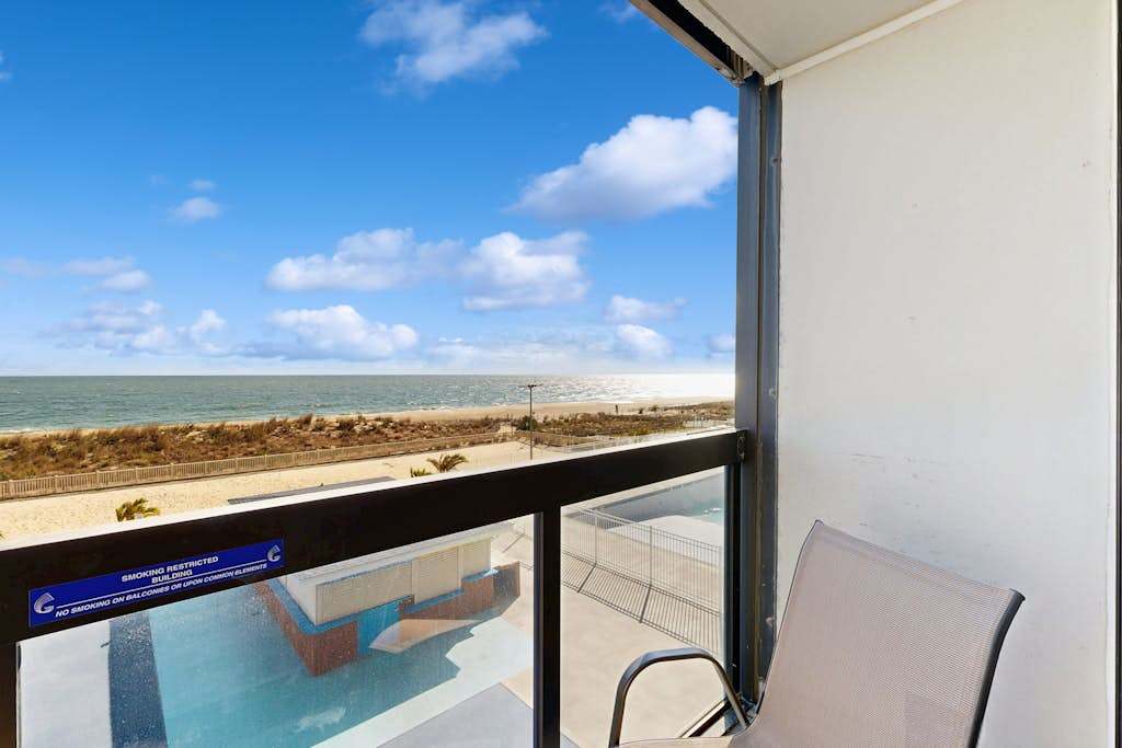Convenient & affordable beach condo with AC, washer & dryer, pools, gym & game room