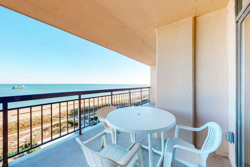 Ocean view condo with WiFi, private washer & dryer, AC, and pool & tennis access