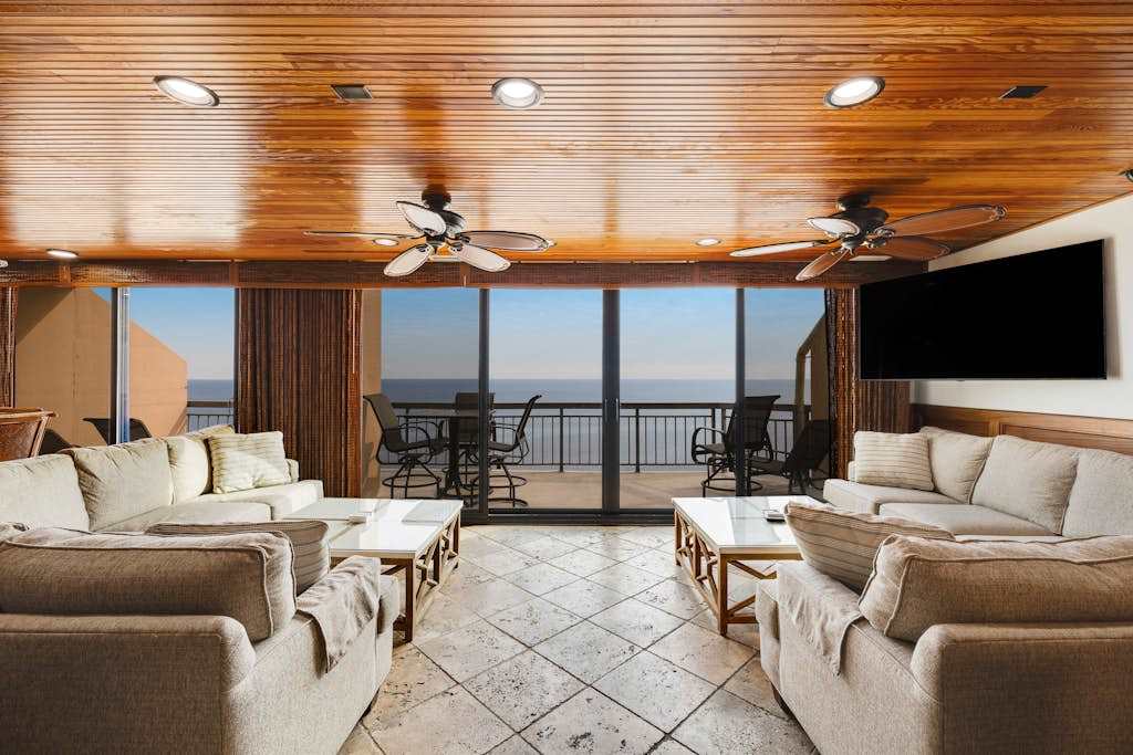 Oceanfront Penthouse with Balconies, Amazing Views & Shared Pool