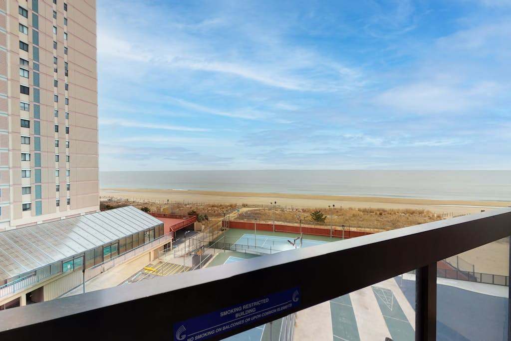 Remodeled condo with beach views, balcony, pools, gym, tennis & AC
