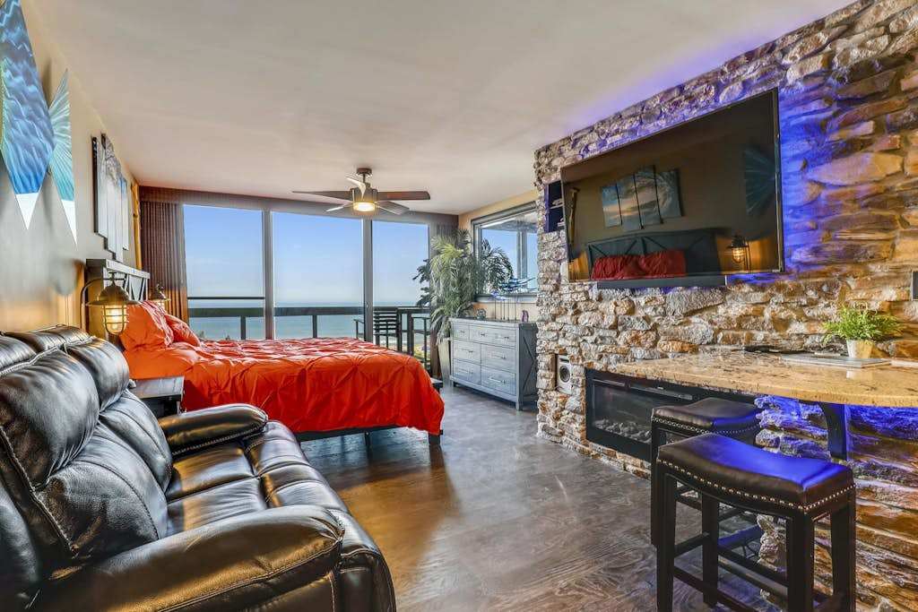 Modern beachfront studio with balcony, views, pool & gym