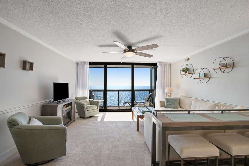 Oceanfront condo with pools, washer & dryer & central AC