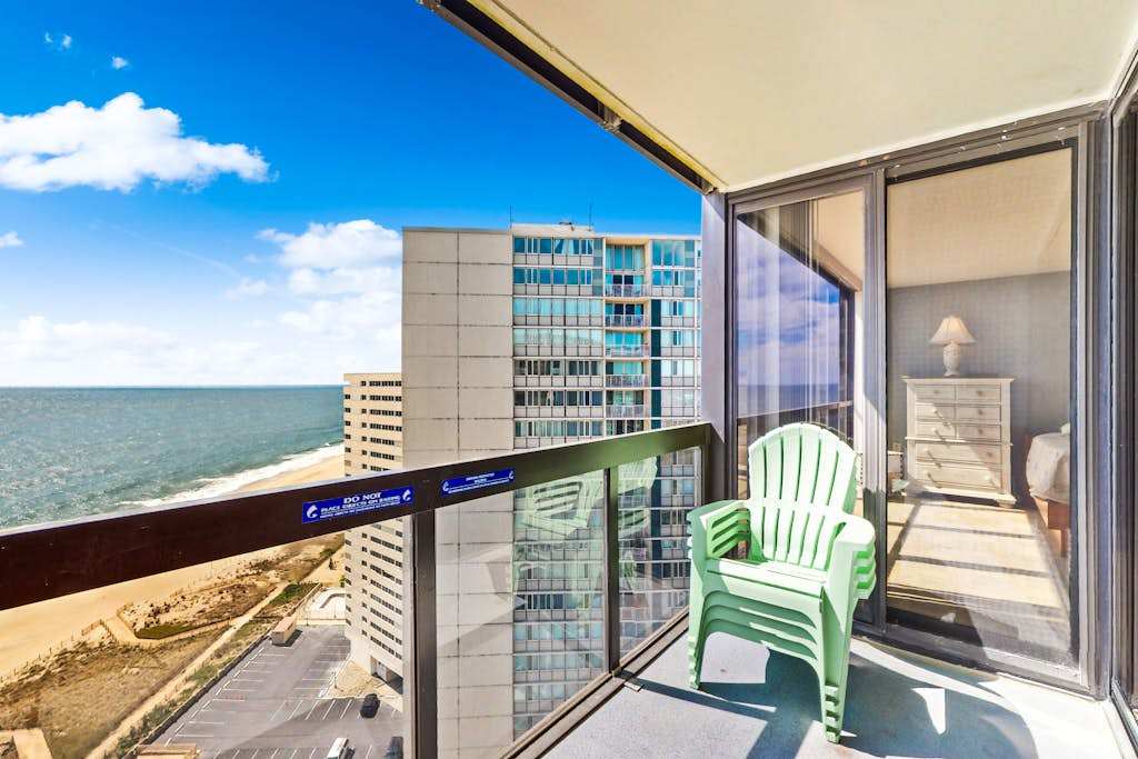 Cozy beachfront condo with balcony views, pools & game room